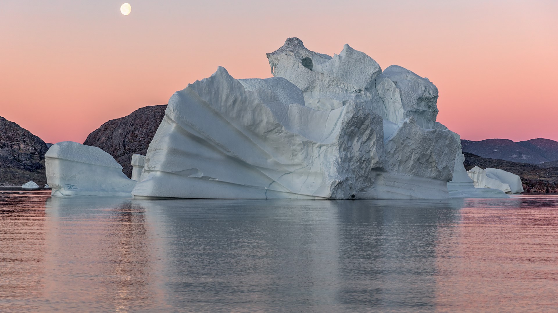 Huge icebergs from Jakobshavn glacier in the Disko Bay, West Greenland