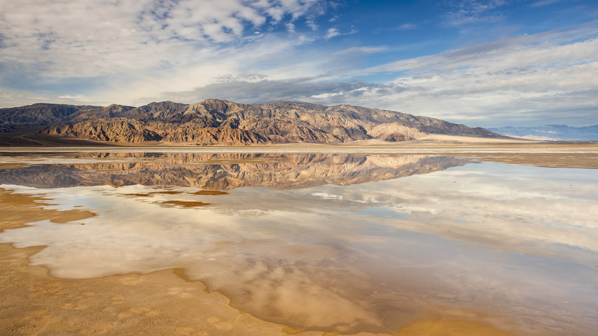 Salt flats and Panamint Mountains, Death Valley, California, USA