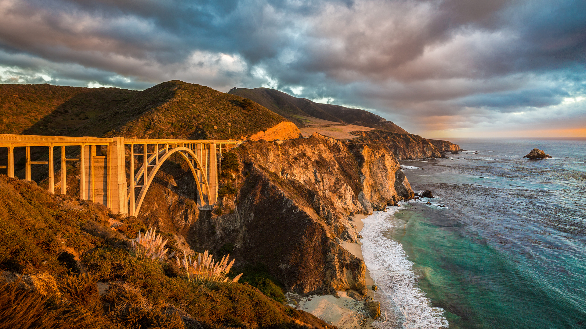View of Bixby Creek Bridge along Highway 1, Monterey County, Big Sur, California, USA