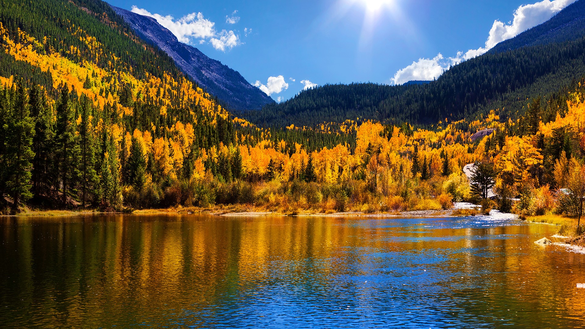 Georgetown Reservoir in autumn, Arapaho National Forest, Colorado, USA