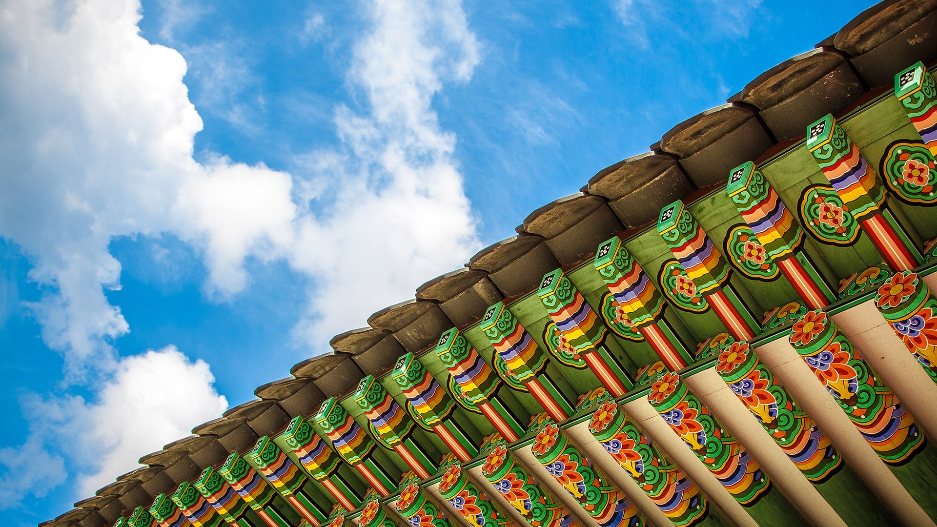 Colorful roof of Huijeongdang Hall in Changdeokgung Palace, Seoul, South Korea