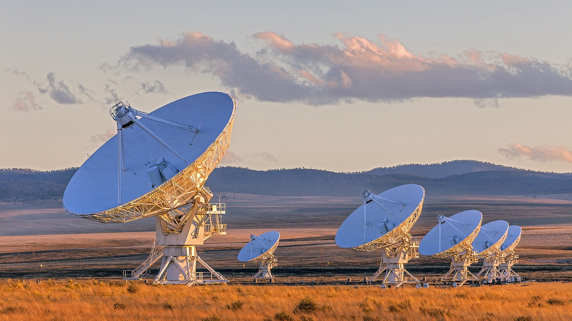 Very Large Array satellite dishes at sunset, Plains of San Agustin, New Mexico, USA