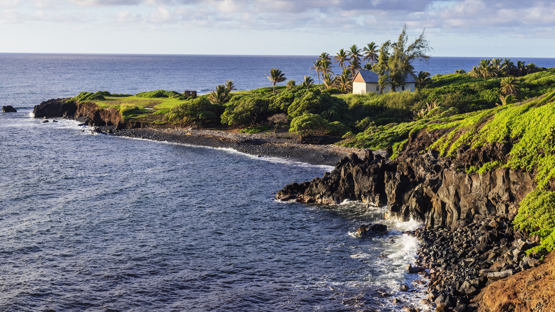 Coastal scenery on the road to Hana, Maui Island, Hawaii, USA