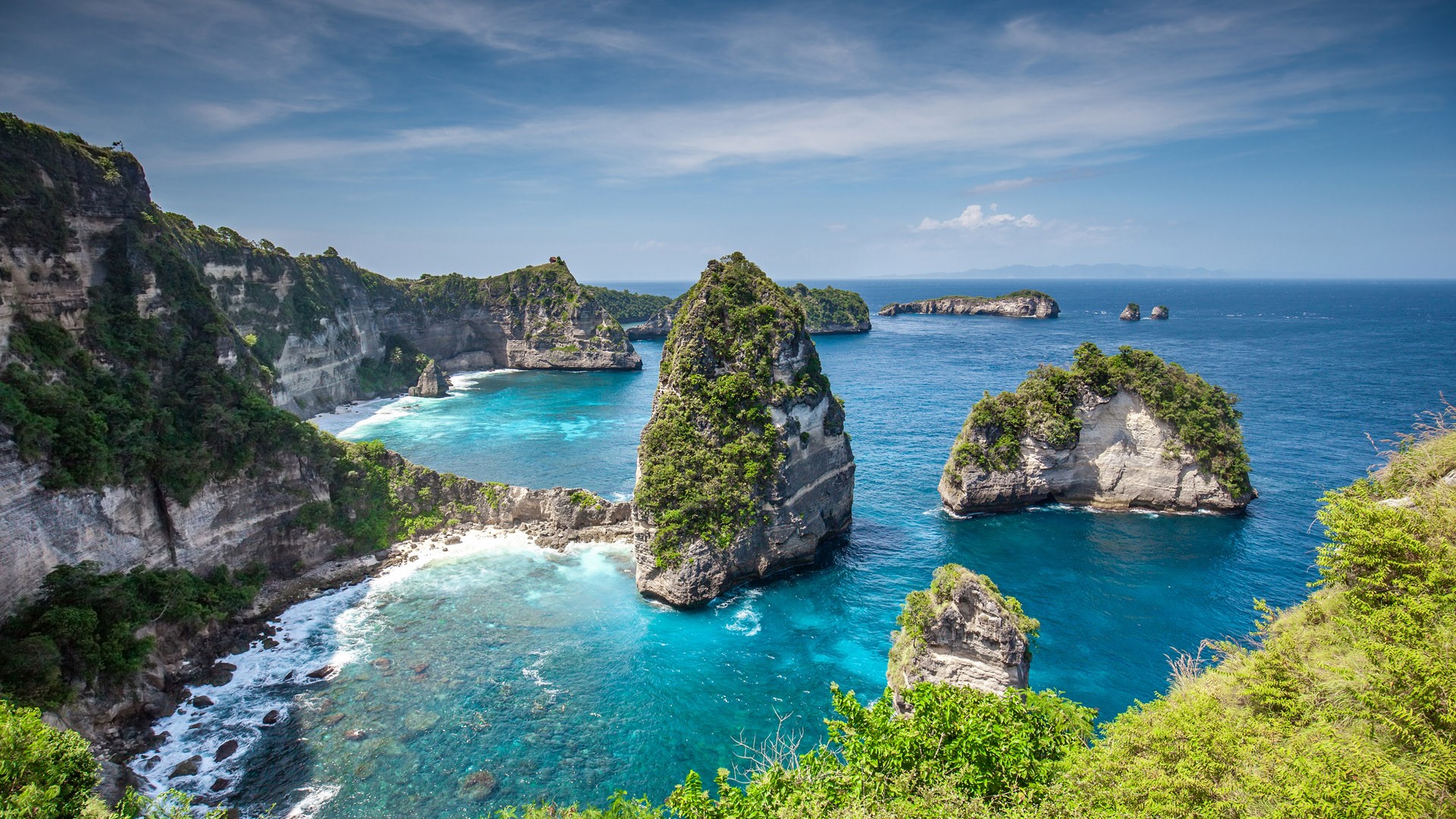Thousand islands (Pulau Seribu) viewpoint on Nusa Penida island near Bali, Indonesia