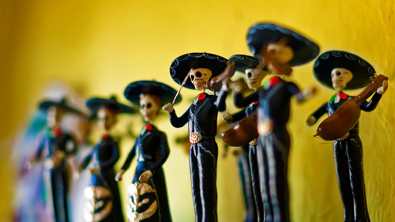Day of the Dead calaca figurines