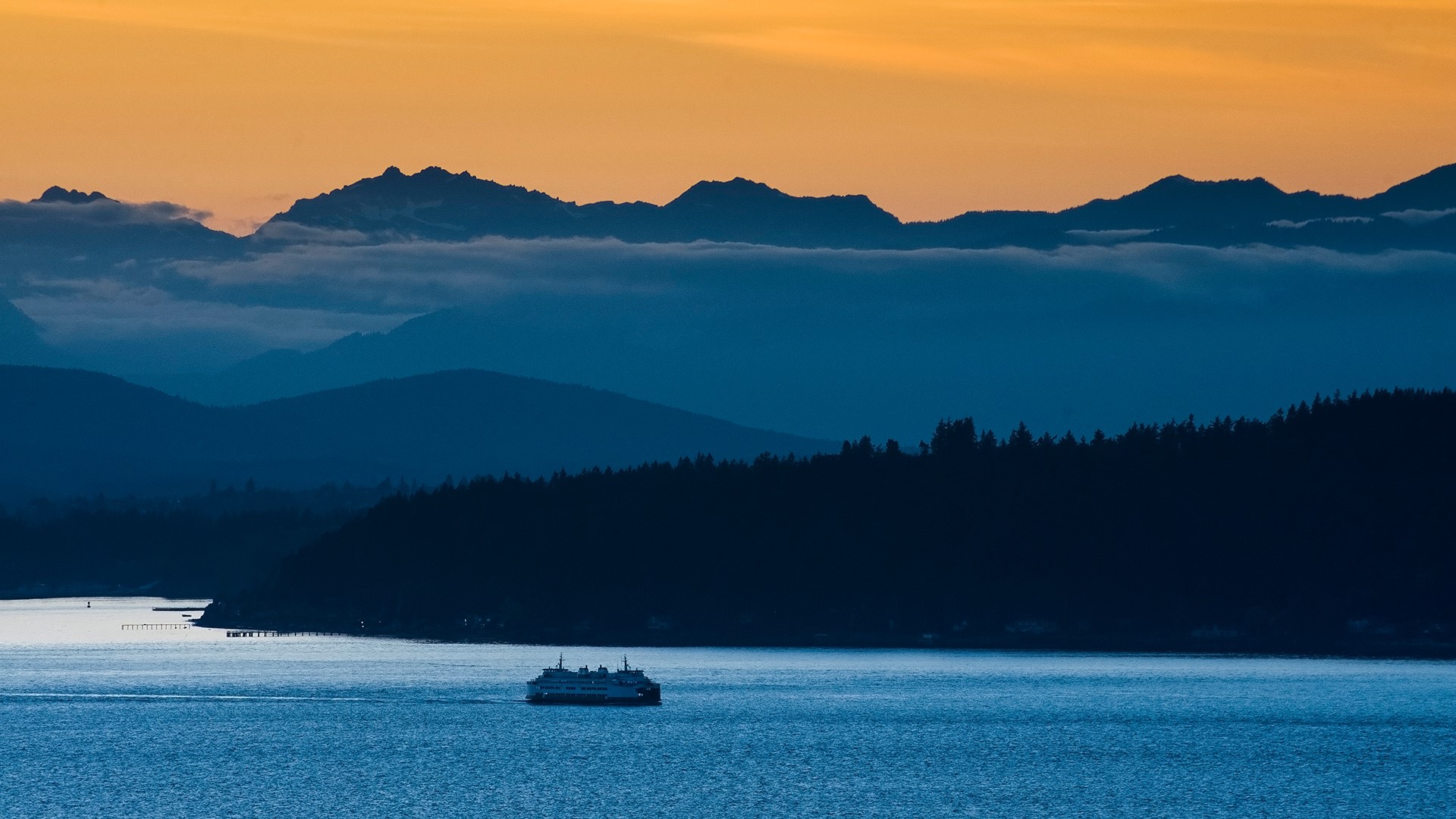 A Washington State ferry boat on way through the Puget Sound from Seattle to Bremerton, USA
