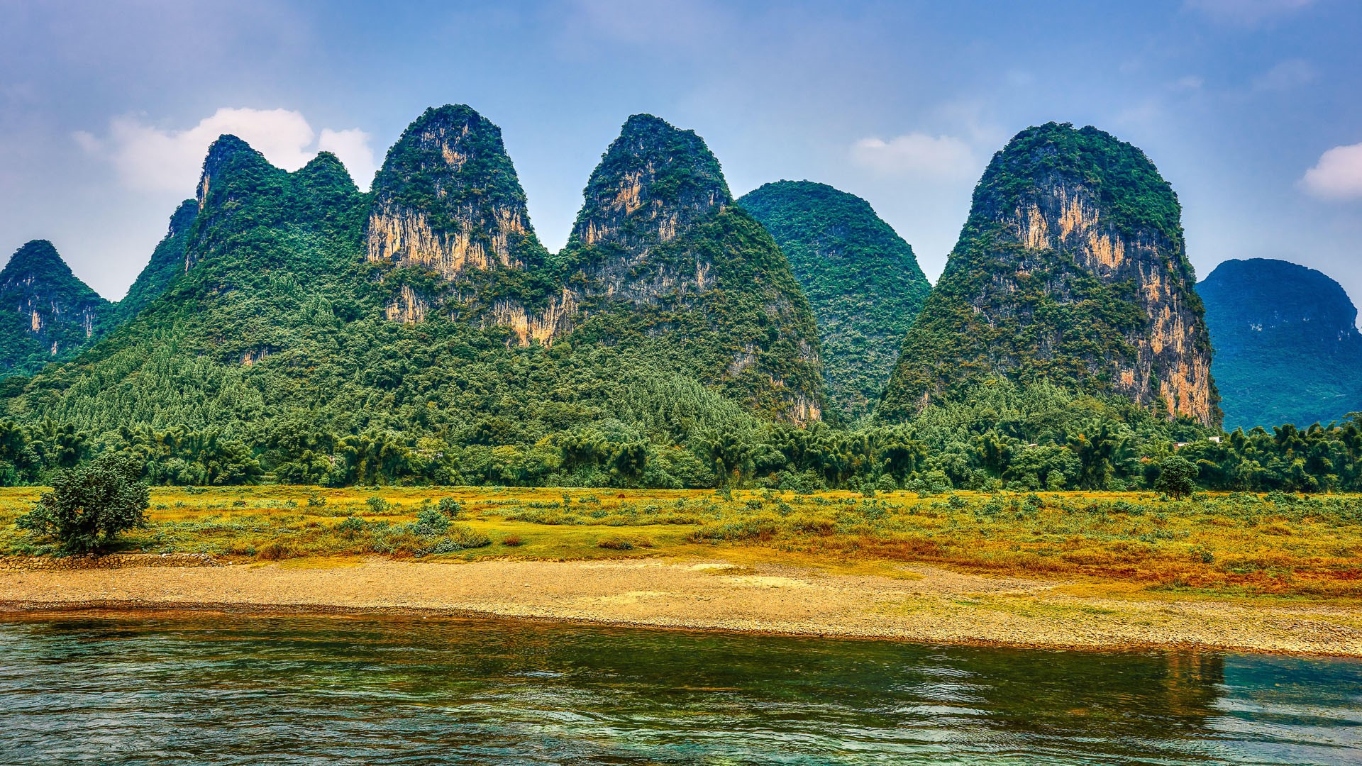 Li river between Guilin and Yangshuo in Guangxi province, China